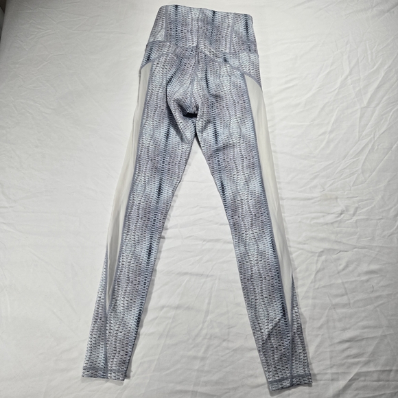 Stylish Gray Patterned Leggings - Picture 6 of 6